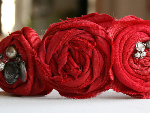 Červená elegantní čelenka — foto 2