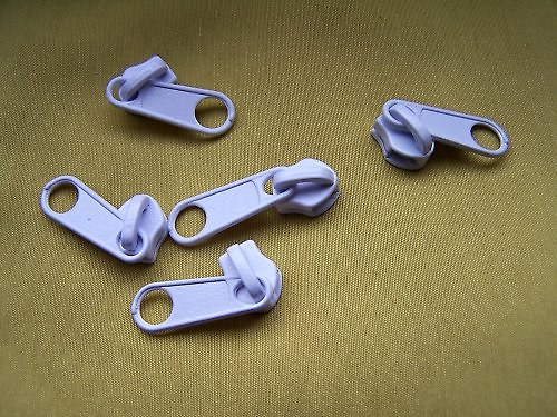 Zipy - metráž (5 mm) - bílá 101 — foto 2