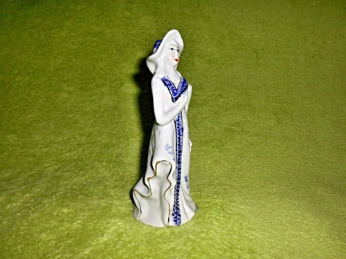 Madam v klobúku — foto 2