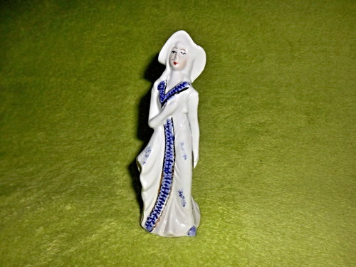 Madam v klobúku — foto 3