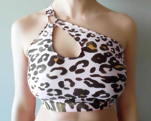 Asymetrický hnědý top - růžový leopard — foto 2