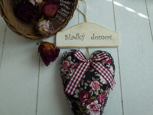 Tabuľka so srdiečkom z látky :-) — foto 4