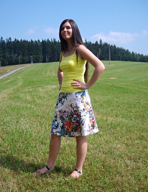 Sukýnka květovaná — foto 4