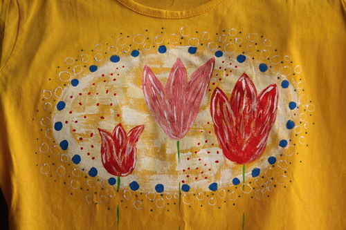 Tričko žluté s tulipány — foto 2