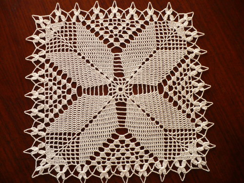 Háčkovaná čtvercová dečka Geometrie — foto 2