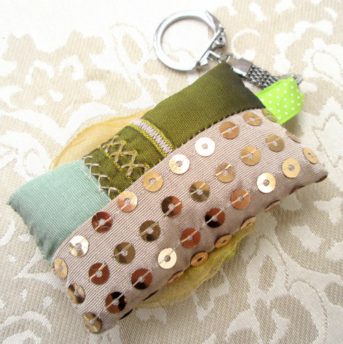 Přívěsek Coussin.pour.les.clefs.I. — foto 5
