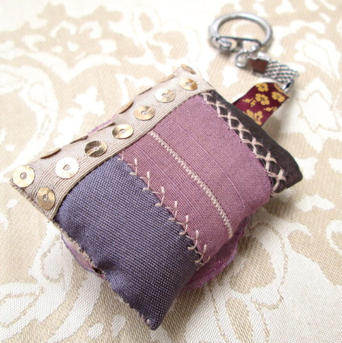 Přívěsek Coussin.pour.les.clefs.II. — foto 5