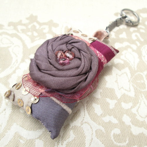 Přívěsek Coussin.pour.les.clefs.VI. — foto 5