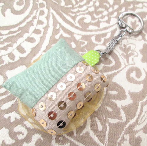 Přívěsek Coussin.pour.les.clefs.VII. — foto 5