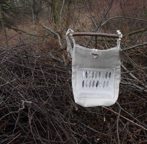 Světlá s listy a dřevem — foto 3