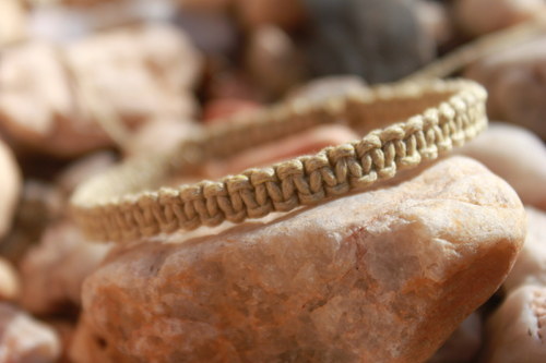 Béžový.. Macramé/shamballa náramek — foto 2