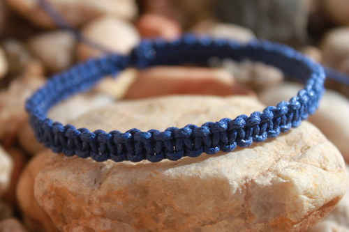V jednoduchosti je krása. :) Náramek macramé. — foto 3