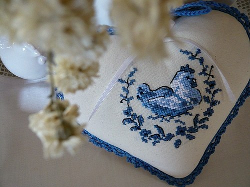 Srdíčko s výšivkou ~ v barvě nebe — foto 2