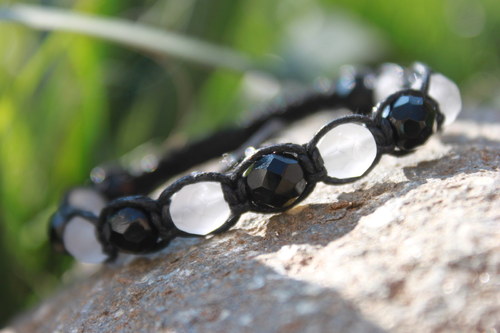 Black and white.. Náramek shamballa/makramé — foto 2