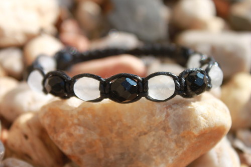 Black and white.. Náramek shamballa/makramé — foto 3