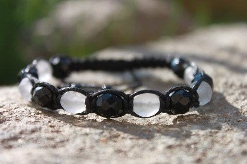 Black and white.. Náramek shamballa/makramé — foto 5