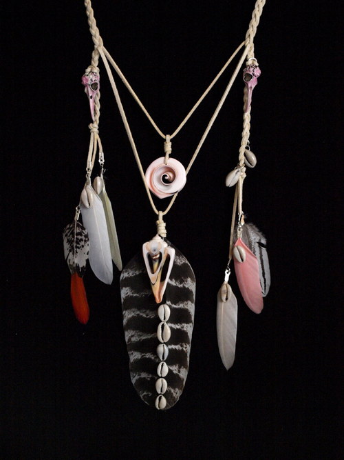Bird Skull Feather Necklace Rezervace — foto 2