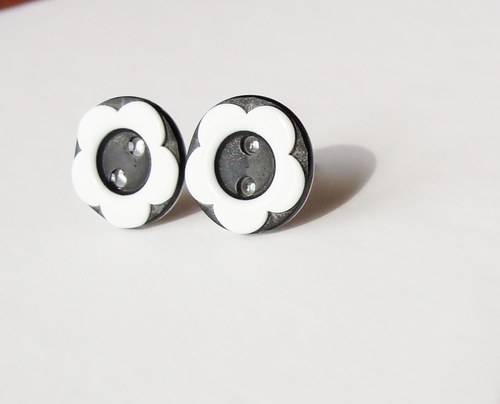 Černobílé kytičky 12mm (chirurgická ocel) — foto 2