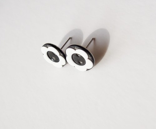 Černobílé kytičky 12mm (chirurgická ocel) — foto 4