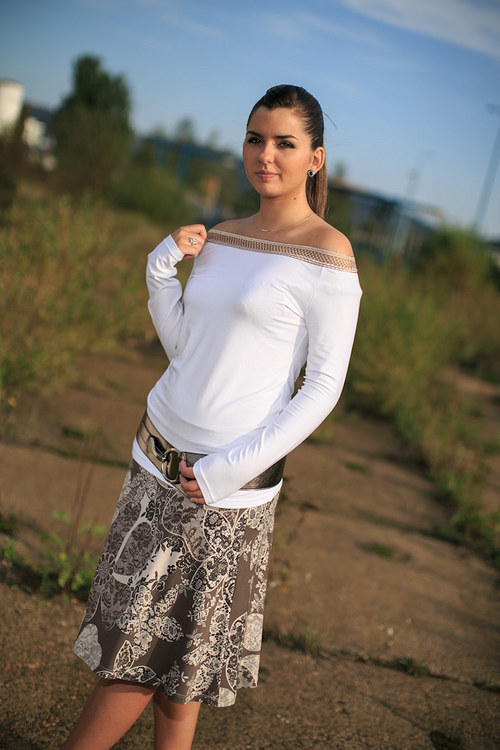 Sukýnka s krajkovým motivem — foto 4