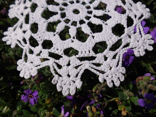Hačkovaná dečka biela vejáriková — foto 3