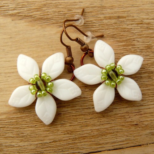 Kvítky bílozelené - náušnice — foto 2