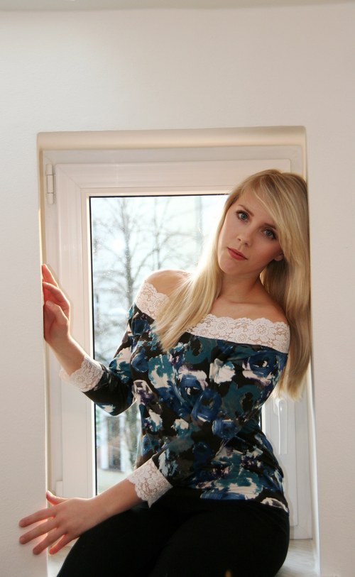 Něžné krajkové triko modrohnědé — foto 4