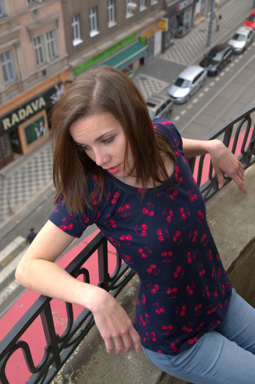 Cherry T- shirt - velký výstřih — foto 2