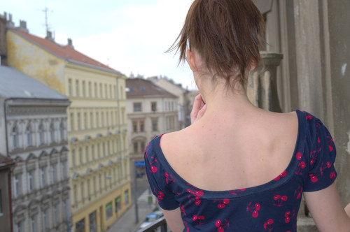Cherry T- shirt - velký výstřih — foto 4