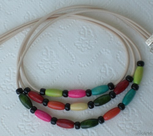Barevý náhrdelník z korálků — foto 2