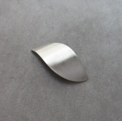 Stříbrný minimalistický přívěsek — foto 2