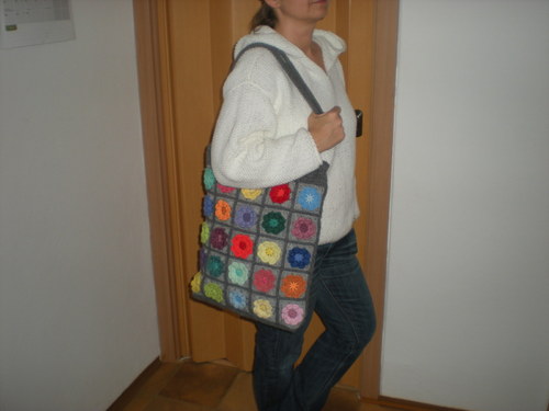 Svetřík s kapucí — foto 3