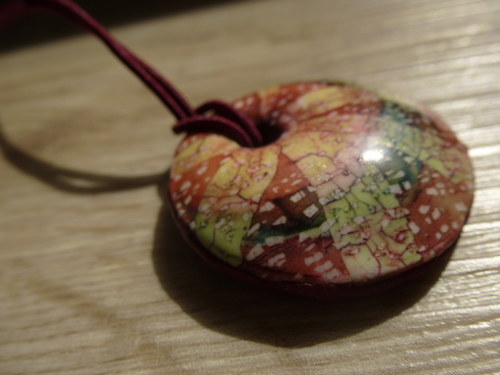 Kulatý batikovaný náhrdelník — foto 2