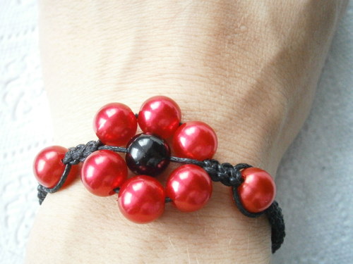 Náramek Shamballa červená kytička — foto 3