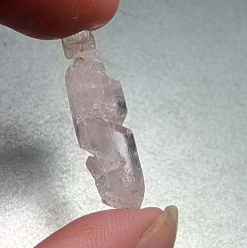 Kunzit krystal - D651 — foto 3