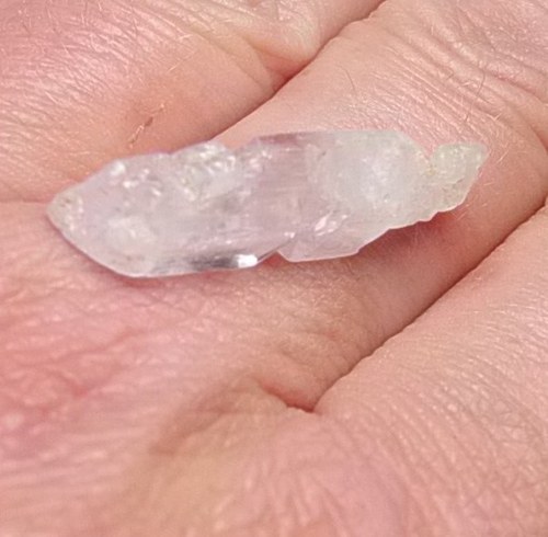 Kunzit krystal - D651 — foto 4