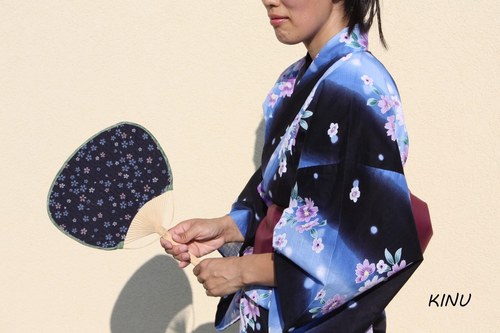 Japonský vějíř (učiwa) Sakura modrá — foto 2