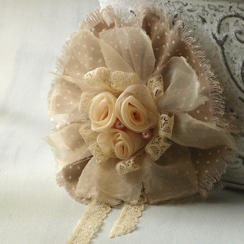 Brož ve stylu shabby chic — foto 3