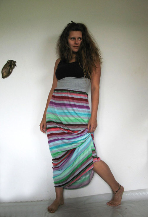 Pruhovaná dlouhá sukně — foto 3
