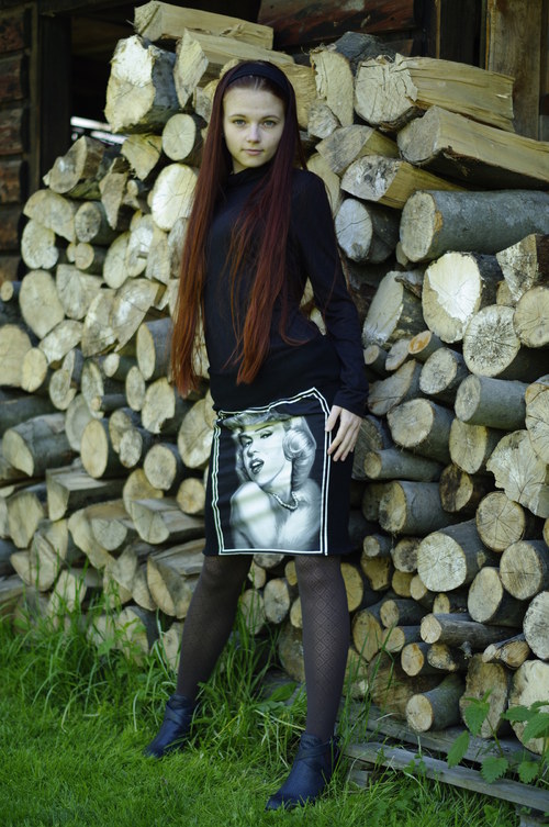 Marylin ....rovná sukně — foto 2