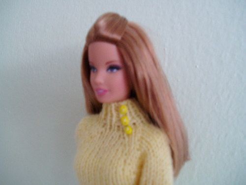 Svetr pro Barbie-žlutý — foto 2