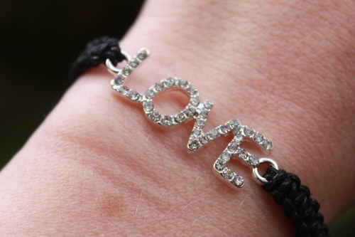 LOVE.. Náramek makramé/shamballa — foto 5