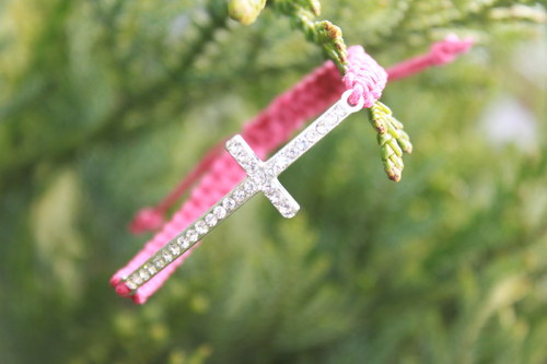 Kříž.. Náramek makramé/shamballa — foto 4