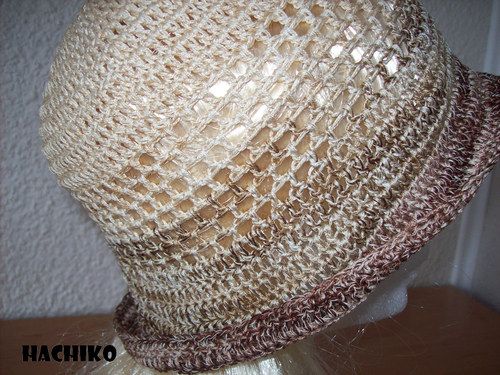 Béžový měkký klobouček — foto 2