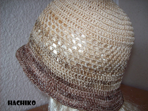 Béžový měkký klobouček — foto 3