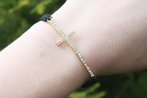 Cross.. Náramek makramé/shamballa — foto 2