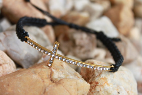 Cross.. Náramek makramé/shamballa — foto 3