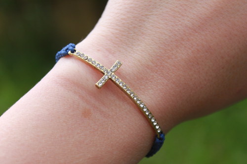 Kříž.. Náramek makramé/shamballa — foto 3