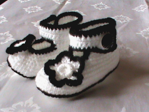 Bačkůrky bílé s černým okrajem 10 cm — foto 2