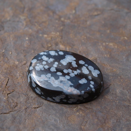 Obsidián vločkový, kabošon č.1517 — foto 2